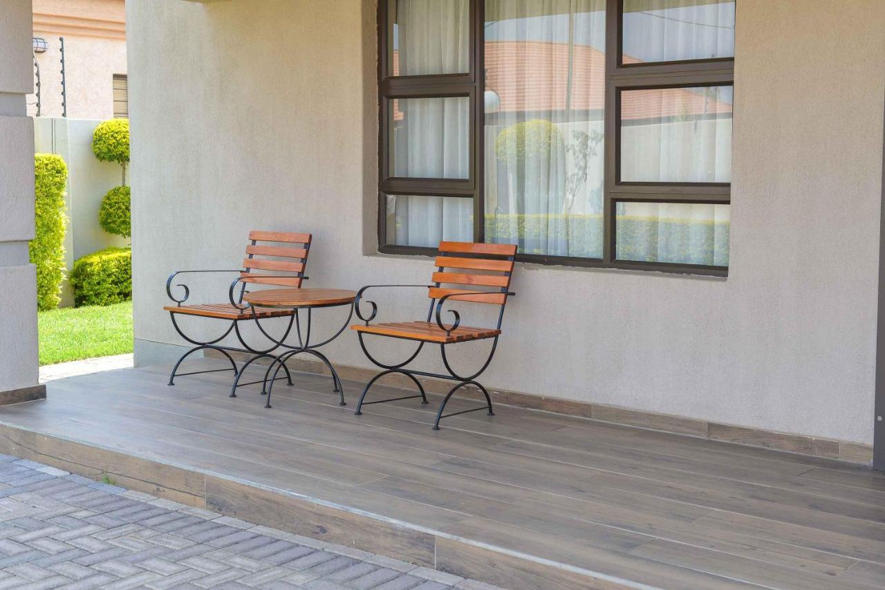 Immaculate Villa Gaborone Esterno foto